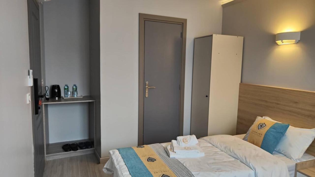 Chambre Pour 2 Personnes Avec Lit Separe Dans La Banlieue Parisienne Bondy Buitenkant foto