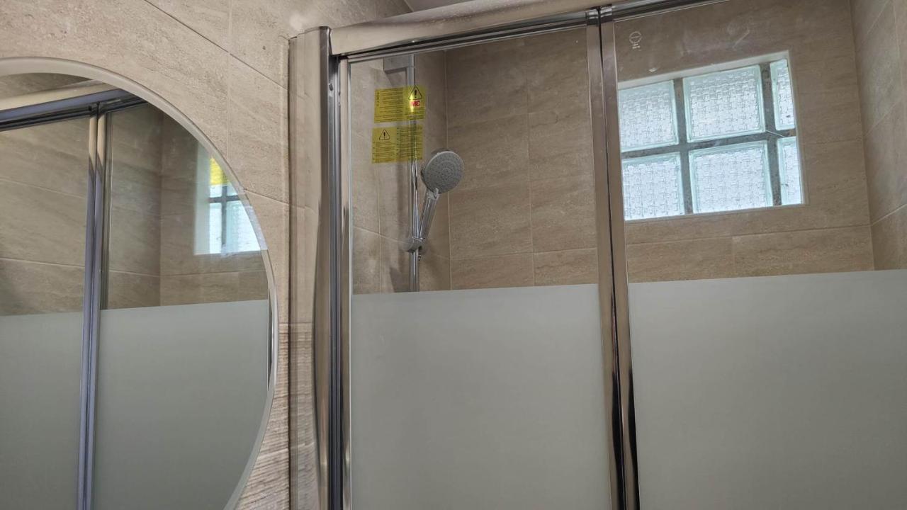 Chambre Pour 2 Personnes Avec Lit Separe Dans La Banlieue Parisienne Bondy Buitenkant foto
